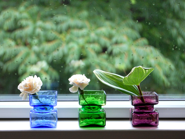 小さなガラスの花瓶