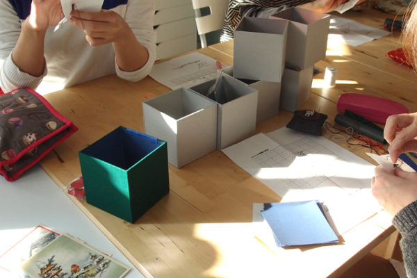 デンマークの工芸エスカでコマドリの小箱を作りました